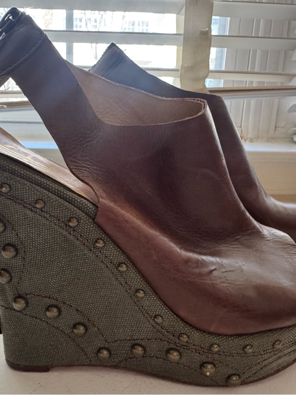 House of Harlow 1960 Brown Leather Studded Wedge Sandals